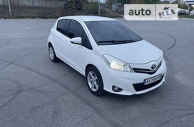 Хетчбек Toyota Yaris 2012 в 