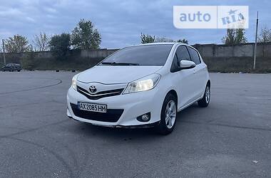 Хетчбек Toyota Yaris 2012 в 