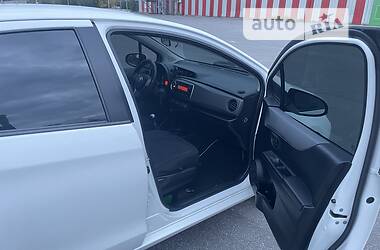 Хетчбек Toyota Yaris 2012 в 
