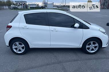 Хетчбек Toyota Yaris 2012 в 