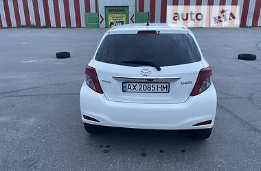 Хетчбек Toyota Yaris 2012 в 