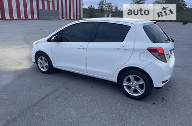 Хетчбек Toyota Yaris 2012 в 