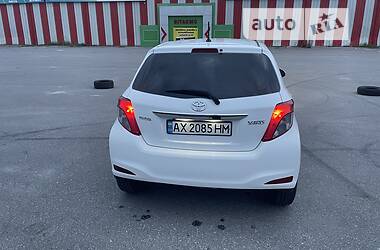 Хетчбек Toyota Yaris 2012 в 