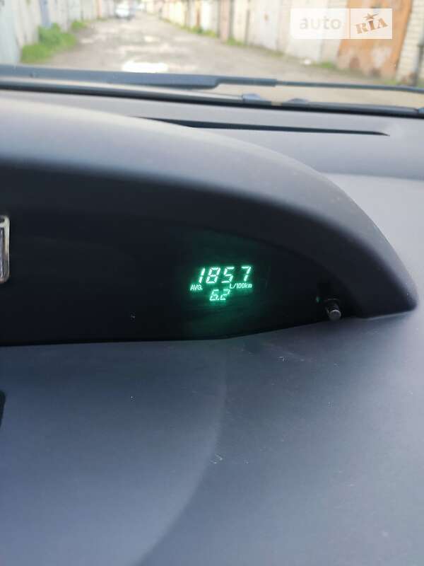 Хэтчбек Toyota Yaris 2006 в Днепре