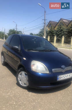 Хэтчбек Toyota Yaris 2001 в 