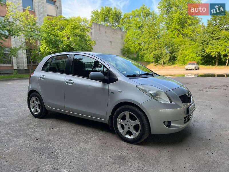 Хетчбек Toyota Yaris 2008 в Львові