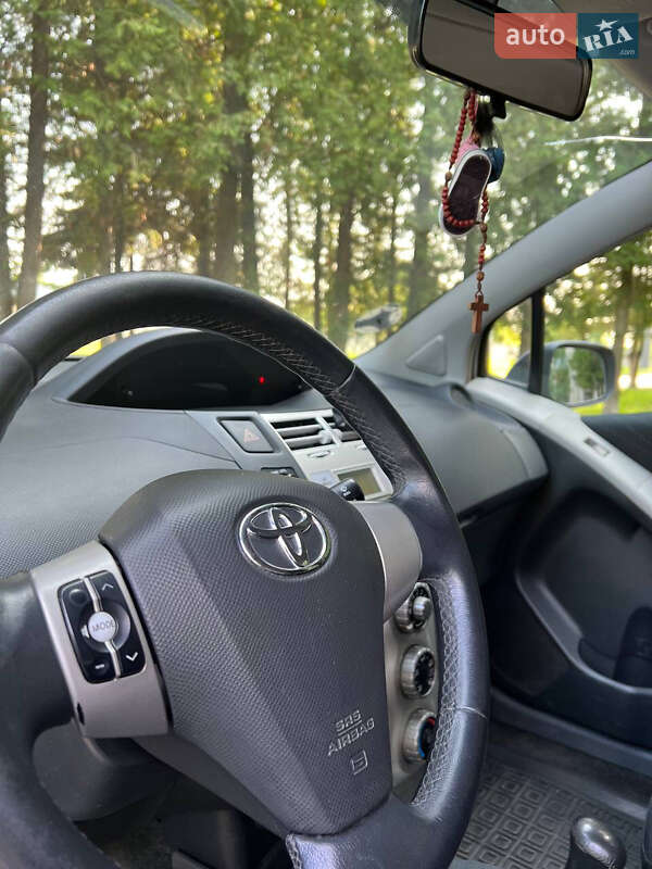 Хетчбек Toyota Yaris 2008 в Львові