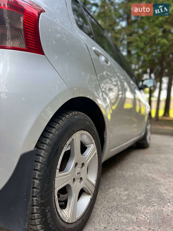 Хетчбек Toyota Yaris 2008 в Львові