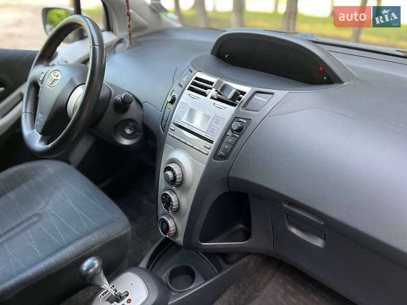 Хетчбек Toyota Yaris 2008 в Львові