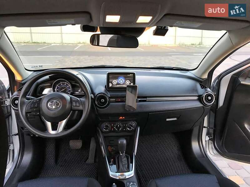 Седан Toyota Yaris 2017 в Луцке