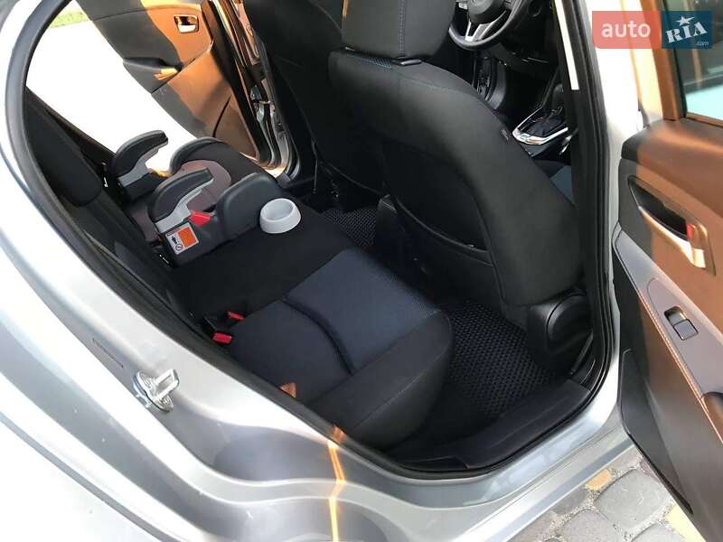Седан Toyota Yaris 2017 в Луцке