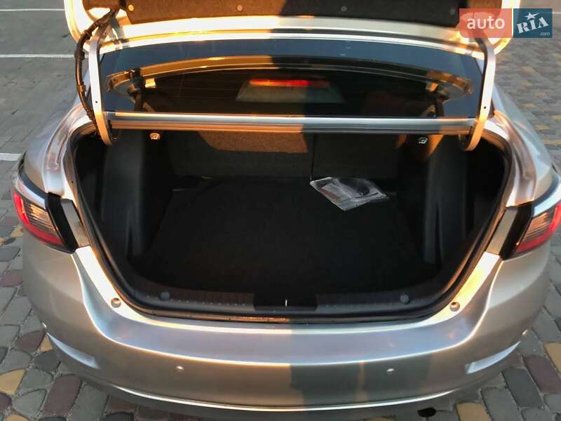 Седан Toyota Yaris 2017 в Луцке