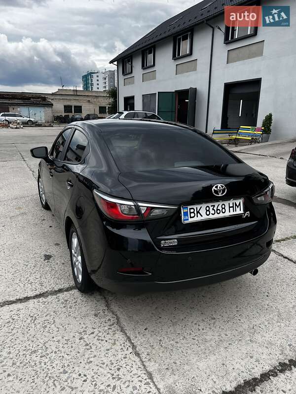 Седан Toyota Yaris 2018 в Вараше