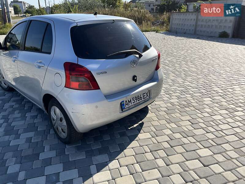 Хетчбек Toyota Yaris 2008 в Житомирі