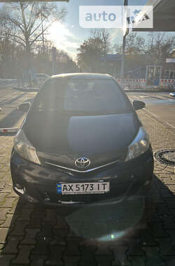 Седан Toyota Yaris 2013 в Нововолынске