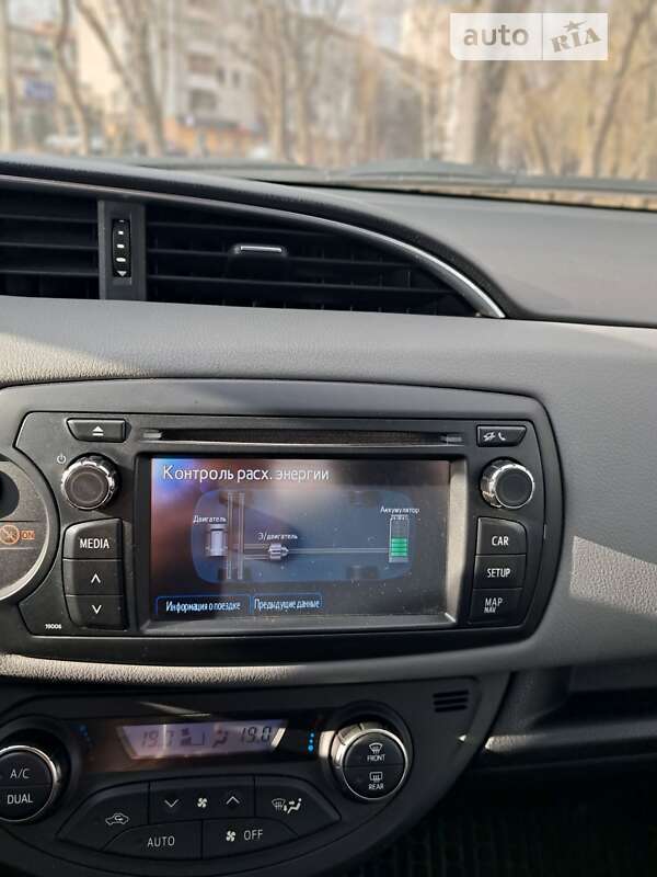 Хэтчбек Toyota Yaris 2015 в Чернигове