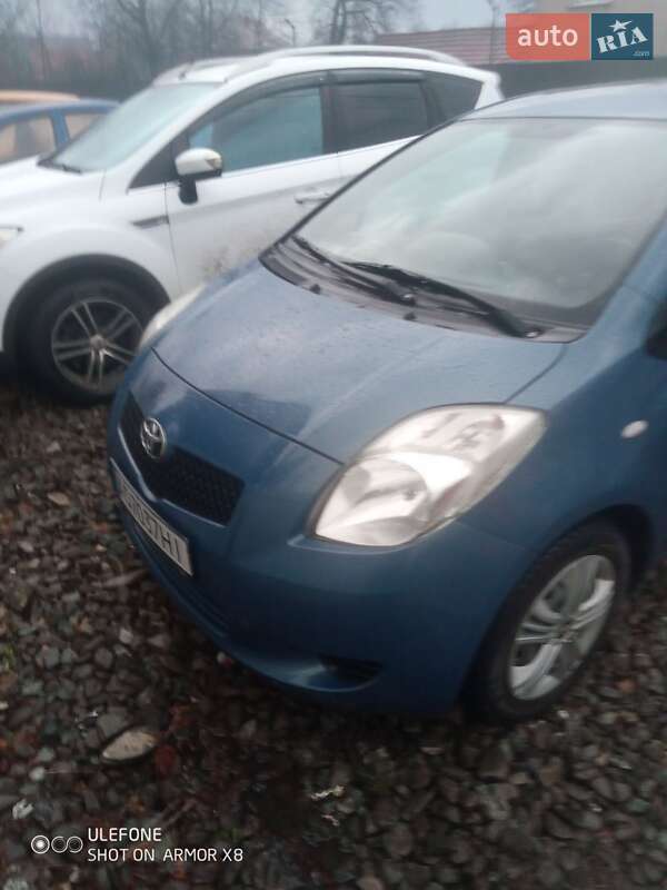 Хэтчбек Toyota Yaris 2006 в Рахове