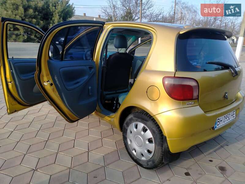 Хэтчбек Toyota Yaris 2001 в Беляевке