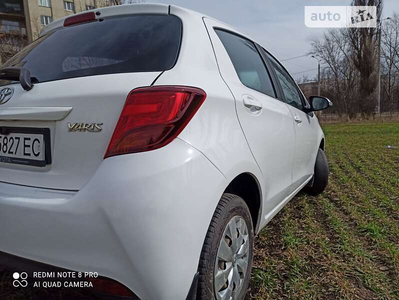 Хэтчбек Toyota Yaris 2016 в Сумах