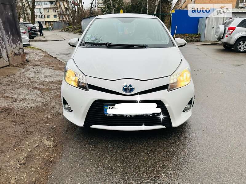 Хэтчбек Toyota Yaris 2014 в Кропивницком