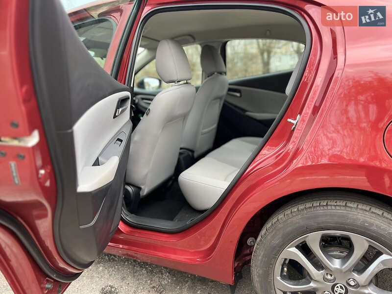 Седан Toyota Yaris 2019 в Кропивницком