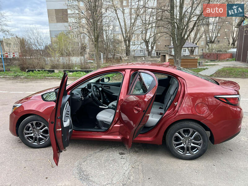 Седан Toyota Yaris 2019 в Кропивницком