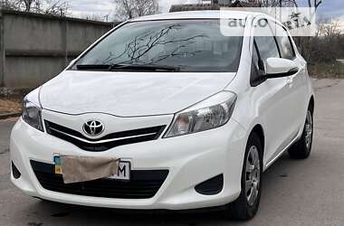 Хэтчбек Toyota Yaris 2012 в Петрове