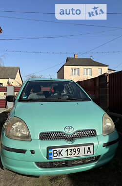 Хэтчбек Toyota Yaris 2000 в Дубровице