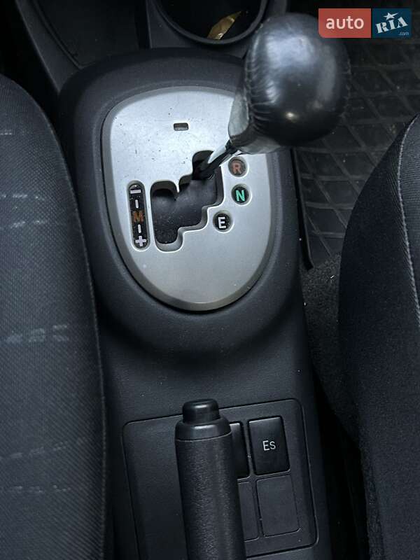 Хэтчбек Toyota Yaris 2007 в Днепре