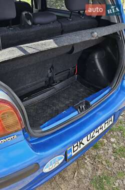 Хэтчбек Toyota Yaris 2003 в Южноукраинске