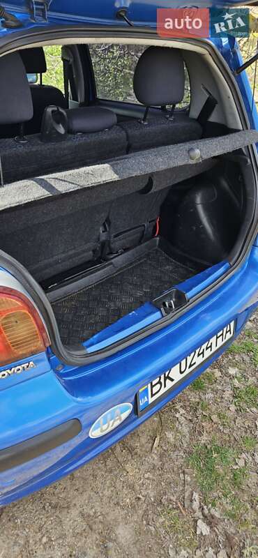 Хэтчбек Toyota Yaris 2003 в Южноукраинске