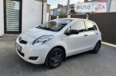 Хэтчбек Toyota Yaris 2010 в Луцке