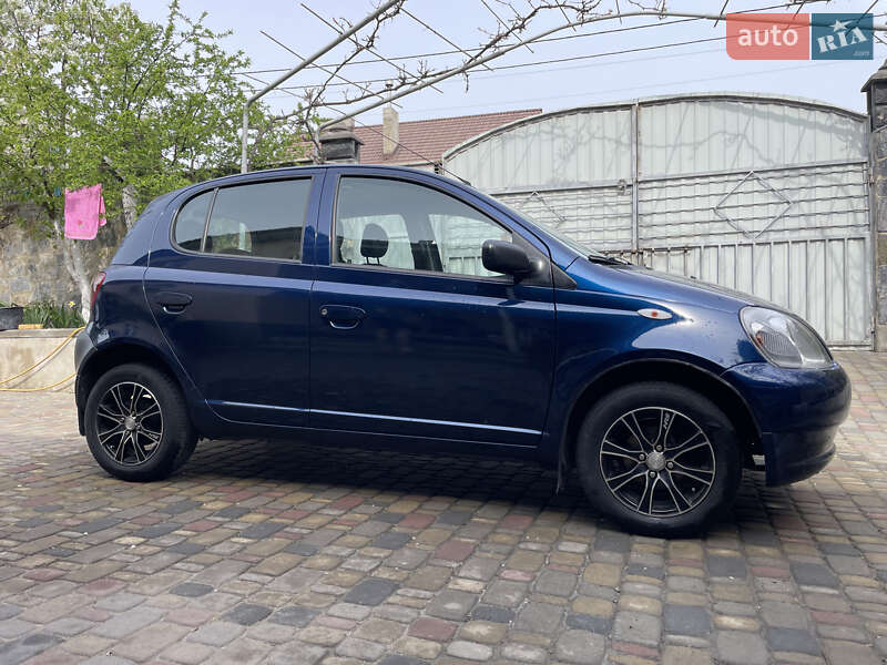Хэтчбек Toyota Yaris 2003 в Ровно