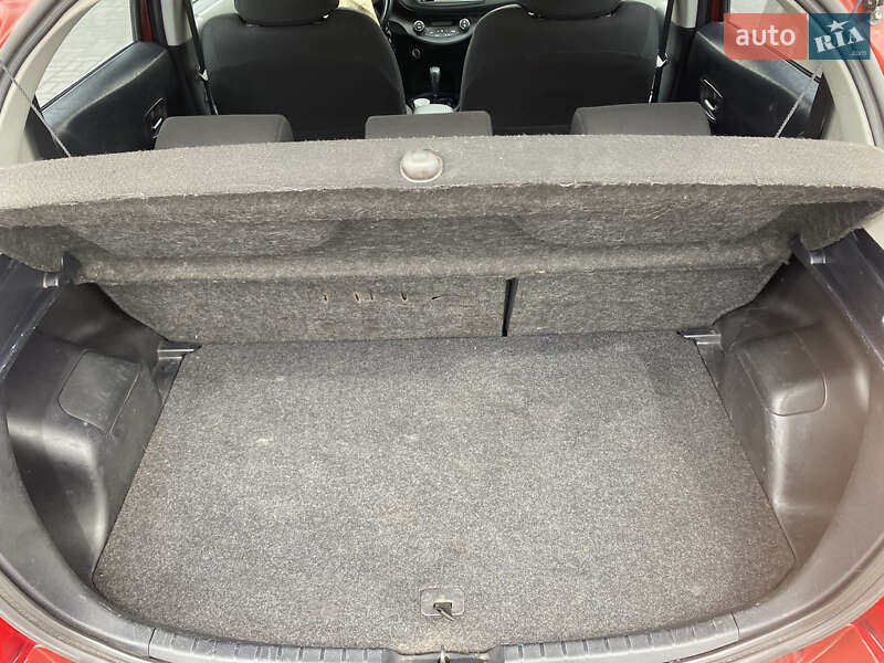 Хэтчбек Toyota Yaris 2012 в Черкассах фото 11 Хэтчбек Toyota Yaris 2012 в Черкассах