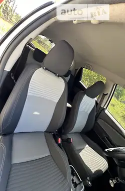 Toyota Yaris 2019