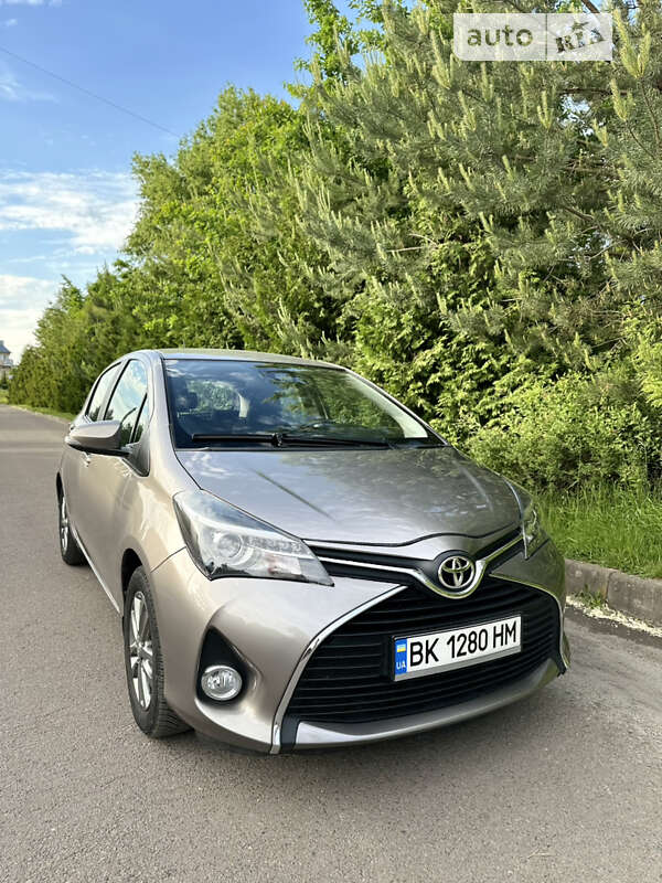 Хэтчбек Toyota Yaris 2015 в Ровно