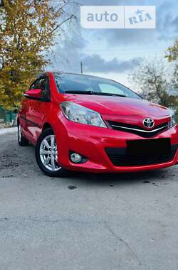 Хетчбек Toyota Yaris 2012 в Краснограді