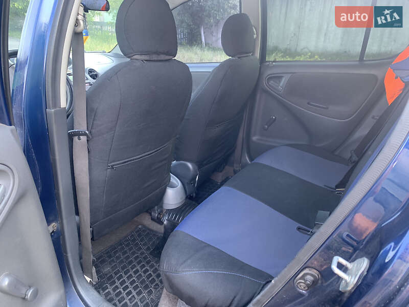 Хэтчбек Toyota Yaris 2002 в Житомире