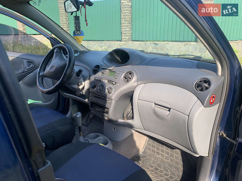 Хэтчбек Toyota Yaris 2002 в Житомире