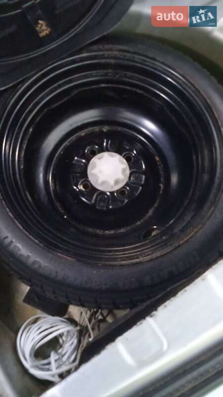 Хэтчбек Toyota Yaris 2000 в Виннице