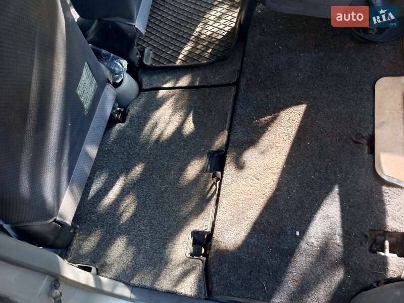 Хэтчбек Toyota Yaris 2000 в Чернигове