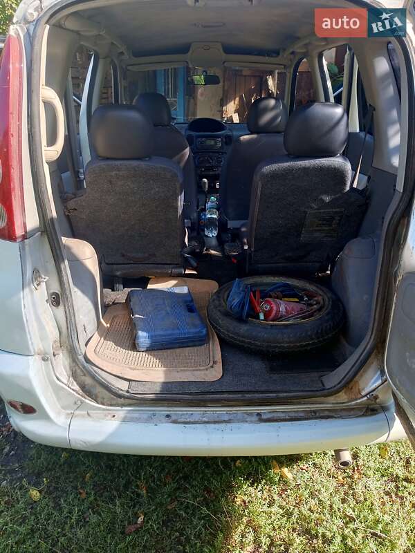 Хэтчбек Toyota Yaris 2000 в Чернигове