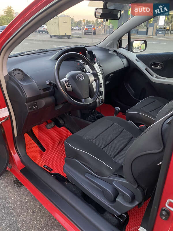 Хетчбек Toyota Yaris 2008 в Києві