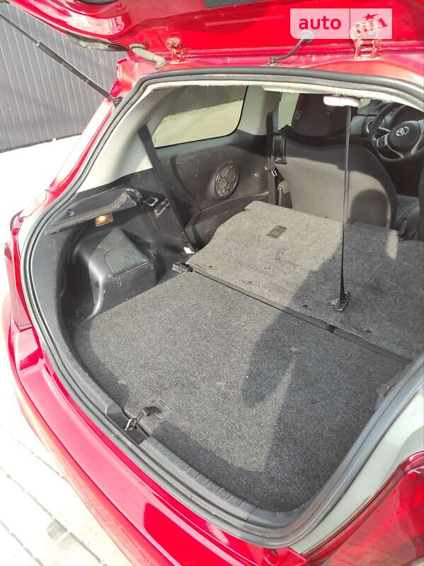 Хэтчбек Toyota Yaris 2013 в Одессе