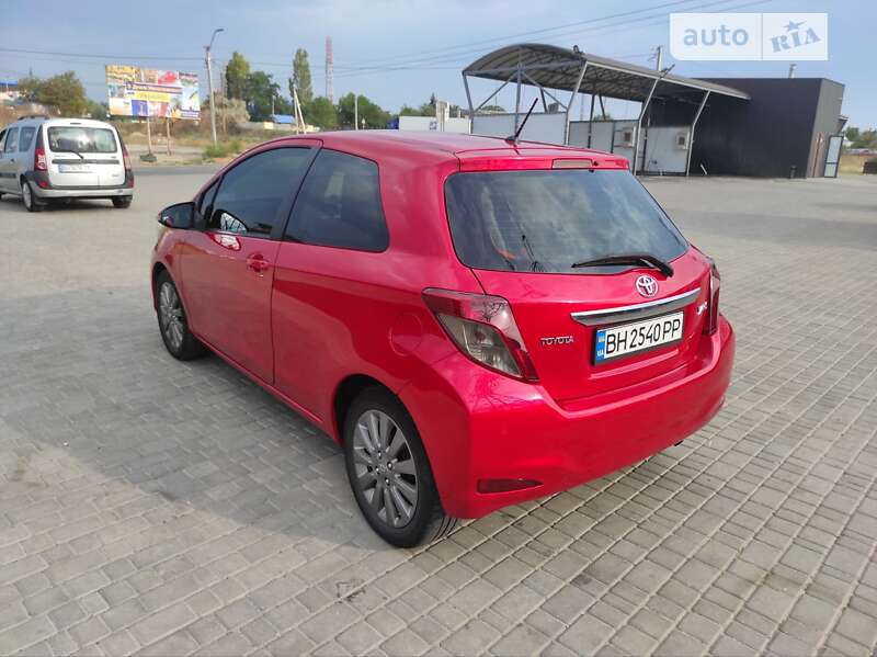Хэтчбек Toyota Yaris 2013 в Одессе