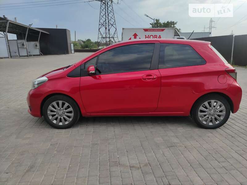 Хэтчбек Toyota Yaris 2013 в Одессе