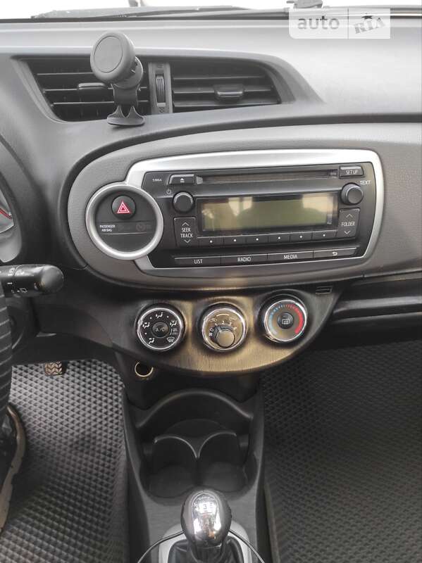 Хэтчбек Toyota Yaris 2013 в Одессе