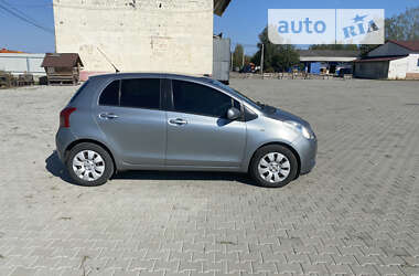 Хэтчбек Toyota Yaris 2006 в Сарнах