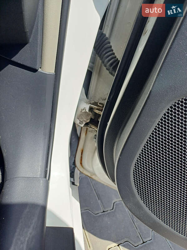 Хэтчбек Toyota Yaris 2011 в Могилев-Подольске