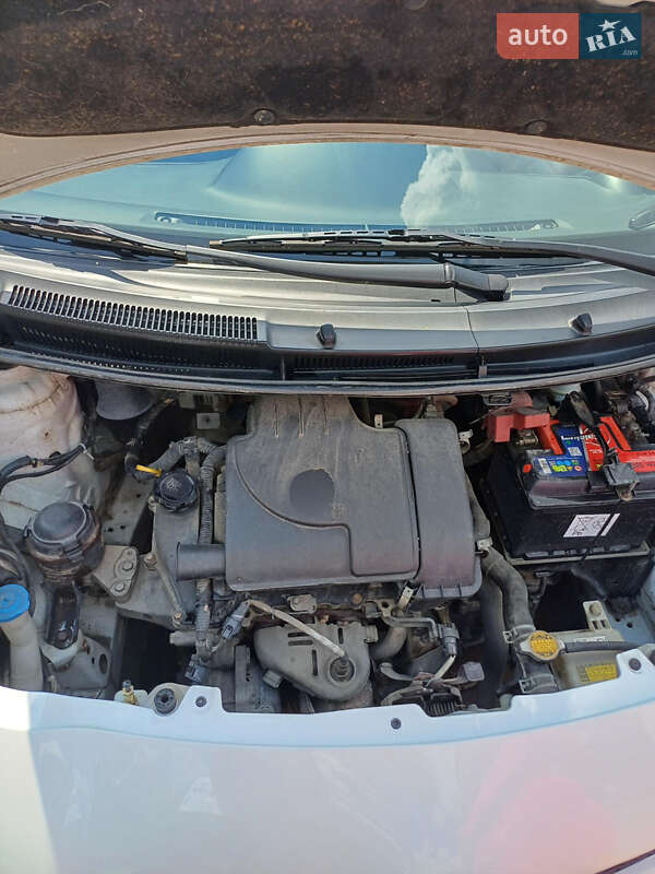 Хэтчбек Toyota Yaris 2011 в Могилев-Подольске